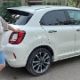 Fiat 500X - 28.9.-7.10.2022 ab/bis Ibiza Airport<br />Vermieter: RecordGo - 198,70 € für 10 Tage - 480 Kilometer gefahren<br />Anfangs dachten wir beide, dass wir einen richtig guten Fang gemacht hatte, die Automatik funktionierte fast unmerklich, aber, wie wir im Laufe des Urlaubes merkten, nur bei Geschwindigkeiten ab 50 km/h. Bei jedem Stillstand ging der Motor aus, auch wenn man nur ein paar Sekunden stand, und bis die Karre wieder fuhr, dauerte es ca. 1 Sekunde. Besonders blöd: wenn der Motor aus war, funktionierte die Rückfahrsperre nicht, er rollte also, falls wir leicht bergauf standen, zurück, bis es wieder nach vorne ging. Ich musste deshalb mit dem linken Fuß bremsen und mit rechts Gas geben, bis die Karre endlich wieder los fuhr. Speziell in einem Stau sehr nervig.<br />