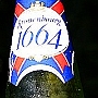 Kronenbourg 1664<br />Herstellungsland: Frankreich<br />Zutaten: Wasser, Gerstenmalz, Mais, Getreidemalz, E 150. <br />Alkoholgehalt: 5 %<br /><br />Herb, eiskalt getrunken sehr erfrischend. Hat aber keinen wirklichem Geschmack. Wirklich lecker ist es nicht, hat aber wenigstens keinen unangenehmen Nachgeschmack. Kalt, durstlöschend, neutral.<br />Oder, wie man auch sagen könnte: weinige Nase, hopfenbitterer Antrunk.