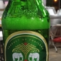 Chang Beer<br />Herstellungsland: Thailand<br />Zutaten: unbekannt<br />Alkoholgehalt: 5 %<br /><br />Thailand's No. 1 Beer steht auf der Flasche. Ich hatte aus früheren Urlauben in Erinnerung, daß Singha viel besser schmeckte und Chang eher "chang" war. In einem thailändischen Restaurant in Kona/Big Island stellt sich dann heraus, daß es gar nicht so schlecht ist, vor allen Dingen, wenn man in den letzten Tagen nur sehr merkwürdige Ale's probiert hat.<br />Eisgekühlt gut trinkbar, kein Nachgeschmack, nicht unangenehm.<br />Wenn es nichts anderes gibt - gerne Chang.....