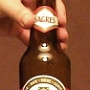 Cerveja Sagres<br />Herstellungsland: Portugal<br />Zutaten: Wasser, Malz, Mais, Hopfen<br />Alkoholgehalt: 5,1 %<br /><br />Voller, aromatischer Antrunk, aber mit komischem Nachgeschmack. Mit 0,33 eine sehr schöne Trinkgrösse, muss auch schnell weg, wenns warm wird ist es relativ ungenießbar.