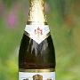 Radeberger Pilsner<br />Herstellungsort: Radeberg<br />Zutaten: Wasser, Hopfenextrakt, Gerstenmalz<br />Alkoholgehalt: 4,8 %<br /><br />Bei der vielen Werbung, die man für dieses Pils im Fernsehen sieht, waren wir natürlich gespannt, wie es schmeckt. <br />Resultat: Es schmeckt gut, sehr gut sogar. Eins der besten Biere bisher....