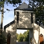 Zisterzienserkloster in Stiepel<br />Im März des Jahres 1001 vergab Kaiser Otto III. den Hof Stiepel an den Grafen Liudger und seine Gemahlin, Gräfin Imma von Stiepel. Diese erhielt 1008 durch Vermittlung des Kaisers Heinrich II. die Erlaubnis, eine Kirche zu Ehren der Jungfrau Maria zu errichten. Seitdem entwickelte sich Stiepel zu einem vielbesuchten Wallfahrtsort, der 1294 durch ein Dekret des Papstes Bonifaz VII. bestätigt wurde. In der Reformationszeit ging die Kirche für die Katholiken verloren. Als Sitz des Gnadenbildes der "Schmerzhaften Mutter von Stiepel" (15. Jahrh.) dient heute die Wallfahrtskirche St.Marien, die in den Jahren 1914/1915 im neugotischen Stil mit sternförmigem Grundriss erbaut, am 14.11.1915 geweiht und in die das alte Stiepeler Gnadenbild nach einer langen Odysee zu Fronleichnam 1920 feierlich übertragen wurde. Seitdem erfreut sich der Ort wieder eines regen Wallfahrtsbetriebes (4.10.1930 Erhebung zur Wallfahrtskirche). Am 1.1.1955 wurde die eigenständige Pfarrei St. Marien gegründet.