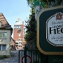 Die Anfänge der Privatbrauerei Moritz Fiege gehen zurück auf das Jahr 1736, als die Erfolgsgeschichte des Familienunternehmens mit dem Betrieb einer Schankwirtschaft im Zentrum Bochums begann. Später wurde eine Hausbrauerei angegliedert, die ausschließlich für den Bedarf des eigenen Gasthauses braute.<br /><br />Weil das Bier schon damals den Geschmack der Kenner traf, stieg die Nachfrage und mit ihr der Platzbedarf stetig. Aus diesem Grund verlegte Johann Fiege den Braubetrieb im Jahr 1878 in die Scharhorststraße. Ein Datum, das als Gründungsjahr der Brauerei in die Geschichte eingegangen ist. <br />