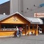 Das weltberühmteste Bratwursthäuschen, neben dem Lueg Haus. So sieht es seit dem Sommer 2010 aus.