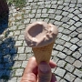 Eistest am 7.8.2022<br />Haselnuss aus dem Heuwägelchen auf der alten Bannofstraße in Langendreer<br />1,40 € pro Kugel, lecker