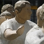 Es gibt ne Menge kritische Stimmen - ich finde diese Figuren gut, sie verbreiten eine frühliche Stimmung .....<br />25.5.2010