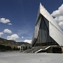 Die Air Force Academy ist im Moment für Besucher geöffnet. Diese müssen durch das North Gate, das vom Exit 156B des Interstate 25 zu erreichen ist.