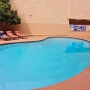 Ich habe vergessen ein Badezimmerfoto zu machen, deshalb ausnahmsweise mal ein Pool.<br />24.-30.03.2025 - Casino Royale Las Vegas/NV - Zimmer 231 - 6 Nächte - gebucht über hotels.com<br />Mo., 24. März - 77,45 €<br />Di., 25. März - 77,45 €<br />Mi., 26. März - 92,94 €<br />Do., 27. März - 92,94 €<br />Fr., 28. März - 145,75 €<br />Sa., 29. März - 145,75 €<br />Steuern und Gebühren - 84,62 €<br />Gesamtpreis - 716,90 € für 6 Nächte = 119,48 € - Cashback = 107,97 € pro Nacht
