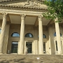 Der niedersächsische Landtag ist im Leineschloss untergebracht, einer klassizistischen Schlossanlage, die den Königen von Hannover bis 1866 als Residenz diente