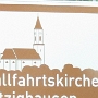 Der heutige Turm stammt zu weiten Teilen noch von der um 1480 entstandenen, spätgotischen Kirche. Sie wurde den drei Patronen Maria, St. Vitus und St. Euphemia geweiht. Sie muss eine schöne Innenausstattung besessen haben und galt selbst 1679 noch als die schönste Kirche des Kapitels Weißenhorn.