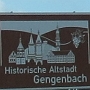 Im Umfeld des Benediktinerklosters Gengenbach bildete sich aus einer bäuerlichen Ansiedlung mit grundherrschaftlichem Markt im Verlauf des hohen Mittelalters die Stadt Gengenbach aus. Zu 1231 ist das opidum Gengenbach erstmals belegt, 1366 wurde Gengenbach Reichsstadt. Das reichsstädtische Territorium umfasste die Dörfer Reichenbach, Schwaibach, Ohlsbach und Bermersbach als „Landstäbe“. Seit 1500 gehörte der Ort zum Schwäbischen Reichskreis. Pfarrkirche war bis 1803 die Martinskirche außerhalb des Mauerrings, von dem Schwedenturm, Obertor, Kinzigtor und Niggelturm (14. bis 16. Jahrhundert) erhalten geblieben sind.<br /><br />Gemma gemma - samma gange.....
