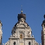 Leipzig - neues Rathaus<br />Die Mauern des Neuen Rathauses wurden auf dem Grund der ehemaligen Pleißenburg errichtet. <br /><br />Der 114,5 Meter hohe Turm dieser Arx nova (neuen Burg) steht auf dem Stumpf der alten Burganlage und wird in naher Zukunft wohl wieder als Aussichtsturm einer erneuerten Stadt zugänglich sein.