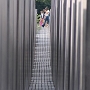 Berlin - Holocaust Denkmal<br />Das Denkmal soll ein Ort der Erinnerung sein. Erinnerung an die Tat und ehrende Erinnerung an die ermordeten Juden Europas. <br /><br />Wird hauptsächlich zum Versteckspielen von kleinen und großen Kindern genutzt.