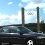 Das Olympiastadion Berlin. Es wurde von 1934 bis 1936 für die Olympischen Spiele 1936 mit einem Fassungsvermögen von 100.000 Zuschauern errichtet. Heute ist das Olympiastadion Heimspielstätte von Hertha BSC. Es bietet momentan 74.475 Sitzplätze