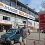 Das Fußballstadion des Erstligisten SC Freiburg in Freiburg im Breisgau. Es liegt im östlichen Stadtteil Waldsee an der Schwarzwaldstraße. Bis Juni 2004 trug das 24.000 Zuschauer fassende Stadion den Namen Dreisamstadion, danach bis zum 31. Dezember 2011 den Namen Badenova-Stadion. Im Jahr 2012 erfolgte eine Umbenennung in Mage Solar Stadion, 2014 in Stadion an der Schwarzwaldstraße.<br />Seit Oktober 2021 spielen die Freiburger im neu erbauten Europa-Park-Stadion