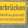 Die Universitätsstadt und mit knapp 180.000 Einwohnern einzige saarländische Großstadt entstand 1909 aus dem Zusammenschluss der drei Städte Saarbrücken, St. Johann und Malstatt-Burbach.