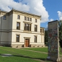 Der saarländische Landtag tagt im 1866 für die Saarbrücker Casino-Gesellschaft erbauten Gebäude in der Franz-Josef-Röder-Straße.