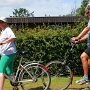 Es gibt keine Straße ohne Radweg auf Fanø, es bietet sich also an, seine müden und schlaffen Muskeln mal wieder trampelnderweise zu bewegen. Überall, wo Touristen sind, sind auch Fahrradverleihstationen, die Preise sind ab 30 Kronen pro Tag, das sind ca. 4 €.