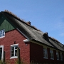 Die weitaus meisten der 70 Häuser in Sønderho, die unter Denkmalschutz stehen, befinden sich im Nordosten des Ortes. Aber ungeachtet des Denkmalschutzes werden fast alle Häuser traditionell tadellos instandgehalten.Sønderho