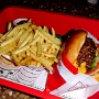 24.9.2015 - Double Double Burger mit Fries beim In'n'Out Burger in Los Angeles