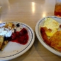 26.9.2015<br />Berry Berry Crepe Combo beim IHOP in Palmdale/CA<br />Mit cream cheese filling, topped with delicious blueberries and glazed strawberries, then sprinkled with cinnamon streusel topping. Dazu die unvermeidlichen Hash Browns, Eier und Bacons. alles für 6,99 $