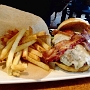 3.12.2015<br />Jack Daniel's Burger bei TGI Friday's in Terminal D des Miami Airports