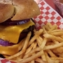 3.10.2016<br />Triple Bypass Burger im Heart Attack Grill Diet Center in der Fremont Street, Las Vegas/NV<br />Wer nicht aufisst bekommt Haue von der Kellnerin - mit einem Holzpaddel.....