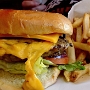 31.1.2017<br />Cheeseburger im TGI Fridays in South Beach. In den Laden müssen wir nicht mehr rein. Leider vergessen wir das immer wieder....