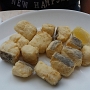 2.11.2017<br />Bacalao frito ( frittierter Kabeljau) bei El Pimpi in Malaga. Hier muss man nicht mehr essen. Und weil es uns so gar nicht gefallen hat waren wir noch in einem anderen Restaurant, auch wenn wir eigentlich gar keinen Hunger mehr hatten.