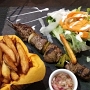 8.2.2018<br />Brochettes Boeuf bei Chez Michel & Nina in Le Gosier/Guadeloupe<br />2x mit 2 0,5 Bier für 30 €