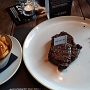13.6.2018<br />RibEye Steak 250 gr - medium - Curly Fries - 0,5 Cola bei The ASH, American Steak House, in Köln<br />33,40 €<br />Teuer, aber eins der bestschmeckendsten Steaks ever. Vom Duft her etwa wie bei El Toro, aber noch besser. Ich habe nachgefragt: es wird eine Butter-Kräuter-Mischung beim grillieren aufgeträufelt.<br />Ein ASH wird auch in Bochum demnächst eröffnet, mal schauen ob es zur Mittagskarte etwas preiswerteres gibt. 