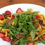 21.6.2018<br />Sedanini di Manzo e Rhabarber<br />Frische Pasta mit Rinderfiletstreifen, Zucchini, Rucola und Erdbeeren in leicht pikanter Rhabarberreduktion. <br />Lecker, würde aber mit anderer Soße noch besser schmecken. <br />11 €