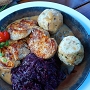 28.6.2018<br />Franziskaner im Centro Oberhausen<br /><br />FRANZISKANER PFANNE €17,20<br />3 Schweinefiletmedaillons in einer Champignonrahmsoße dazu Apfelrotkohl und zwei hausgemachte Semmelknödel.<br /><br />Die Knödel waren recht hart, die FIlets zäh, der Rotkohl ist von HAK sehr viel besser. Immerhin war die Sauce akzeptabel, hätte aber besser gewürzt sein können. <br /><br />Fazit: beim nächsten Besuch im Centro lieber woanders essen. 