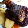 24.8.2018<br />Schweinehaxe mit Apfelrotkohl und Salzkartoffeln im Füchschen in Düsseldorf<br />16,30 €<br />Einmal reicht