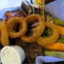 28.9.2018<br />Rippy's Super Sampler Platter bei Rippy's in Nashville/TN<br />Ribs, Pork Loin, Wings, Sausage, Cheddar Cheese & Onion Rings<br />23,50 $<br />Die Rippchen waren sehr lecker, der Rest so lala.....