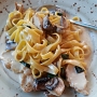 4.7.2019<br />Tagliatelle Pollo e Funghi bei Farina bei Bochum Total<br />Vor ein paar Jahren hat mir eine Pizza in diesem Restaurant sehr gut geschmeckt, dieses Gericht war nicht der Knaller. Das Chicken schmeckte aufgewärmt, die Sahnesauce war genau das, nämlich warme Sahne. Nächstes mal wieder ne Pizza
