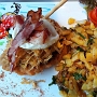 23.9.2020<br />Sauerländer Scheiterhaufen im Haus Plessen an der Hasper Talsperre<br />Schnitzel mit Sauce Hollandaise, frittierten Zwiebel, Spiegelei und Speck, dazu sehr leckere Bratkartoffeln. <br />16,50 €