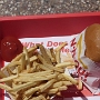 9.5.2022<br />Meal Nr. 2 - Cheeseburger - Fries - medium Drink beim In'n'Out Burger an der Sepulveda Ave. - LAX<br /><br />