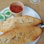 27.06.2022<br />Tostadas con Tomato in der Pedregal Cafeteria Cartegena
