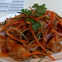 17.3.2023<br />Deep Fried Chicken with Thai Salad mit White Rice, Iced Green Tea und einem feuchten Tuch bei Central Thai im Terminal 3 Changi Airport<br />32.43 SGD