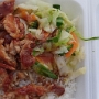 11.10.2023 - Chicken Teriyaki von Suki Hana im Westfield Mission Valley West Center in San Diego/CA. Lecker<br />10,49 $