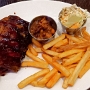 07.08.2024 - BABY BACK RIBS. Seasoned with our signature spice blend, then glazed with our house-made barbecue sauce and grilled to perfection, served with seasoned fries, coleslaw and smokehouse beans.-<br /> £20.95 im Hard Rock Cafe Manchester - 36,23 € inkl. 1 Pint Lager