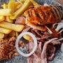 24.06.2025 - Bifteki Teller bei Neon im Centro Oberhausen.- Bifteki mit Gyros frisch vom Drehspieß, einer Provence Sauce, dazu Reis, Pommes frites & Salat. Anschließend ging's in die Arena zu Lionel Richie. 19,50 €