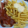 29.06.2025 - Currywurst Pommes von Dönninghaus beim Grummer Teichfest - 8,90 €