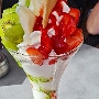 03.09.2025 - Coppa Italia - gem. Eis, Sahne, Banane, Kiwi und Kiwisoße, Erdbeeren und Erdbeersoße im Eiscafe Venezia im Ruhrpark - 10,90 €