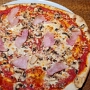 21.09.2025 - Pizza Parlare - Tomatensugo, Mozzarella, Champignons, Basilikum und gekochter Metzger-Hinterschinken bei Purino in Dortmund - 13,90 €. Lecker