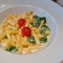 21.09.2025 - Pasta con Spinaci e Gorgonzola - mit Babyspinat an unserer cremigen Gorgonzolasauce mit gerösteten Walnüssen und einem Hauch Knoblauch bei Purino in Dortmund - 12,90 €. Die Nudeln zu sehr al dente, die Sauce fast geschmacklos, nur minimale Spuren von Gorgonzola zu erschmecken. Das können wir zuhause sehr viel besser.