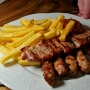 05.02.2025 - Halb und Halb im Scheunentor in Witten - ćevapčići und 1 Spieß, dazu Pommes Frites und Djuveč Reis - 15 €