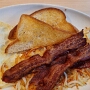 15.03.2025 - Classic Blockbuster Breakfast - two eggs, 4 bacon stripes served with hash browns and toast - im Big Boy Restaurant in Indian Springs/NV - 13 $ plus 3,50 $ für Icetea
