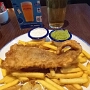07.05.2025 - Fish & Chips und ein Flight Mode Pilsener bei The Globe im Terminal 5 am LHR - 31,28 £ = 36,96 €